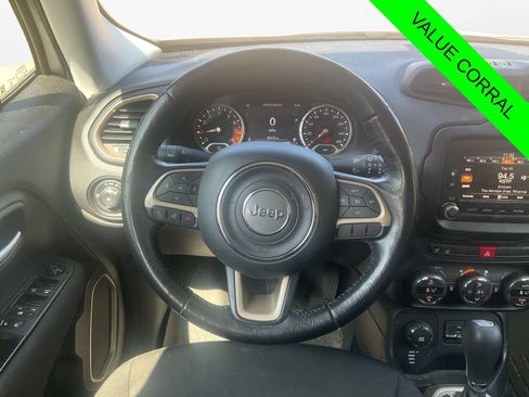 Used 2017 Jeep Renegade Latitude AWD/4WD image 12