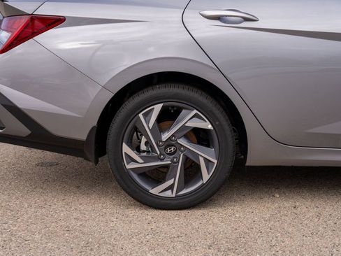 New 2025 Hyundai Elantra SEL image 9
