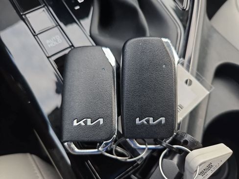 Certified 2024 Kia Niro EX Touring FWD image 34