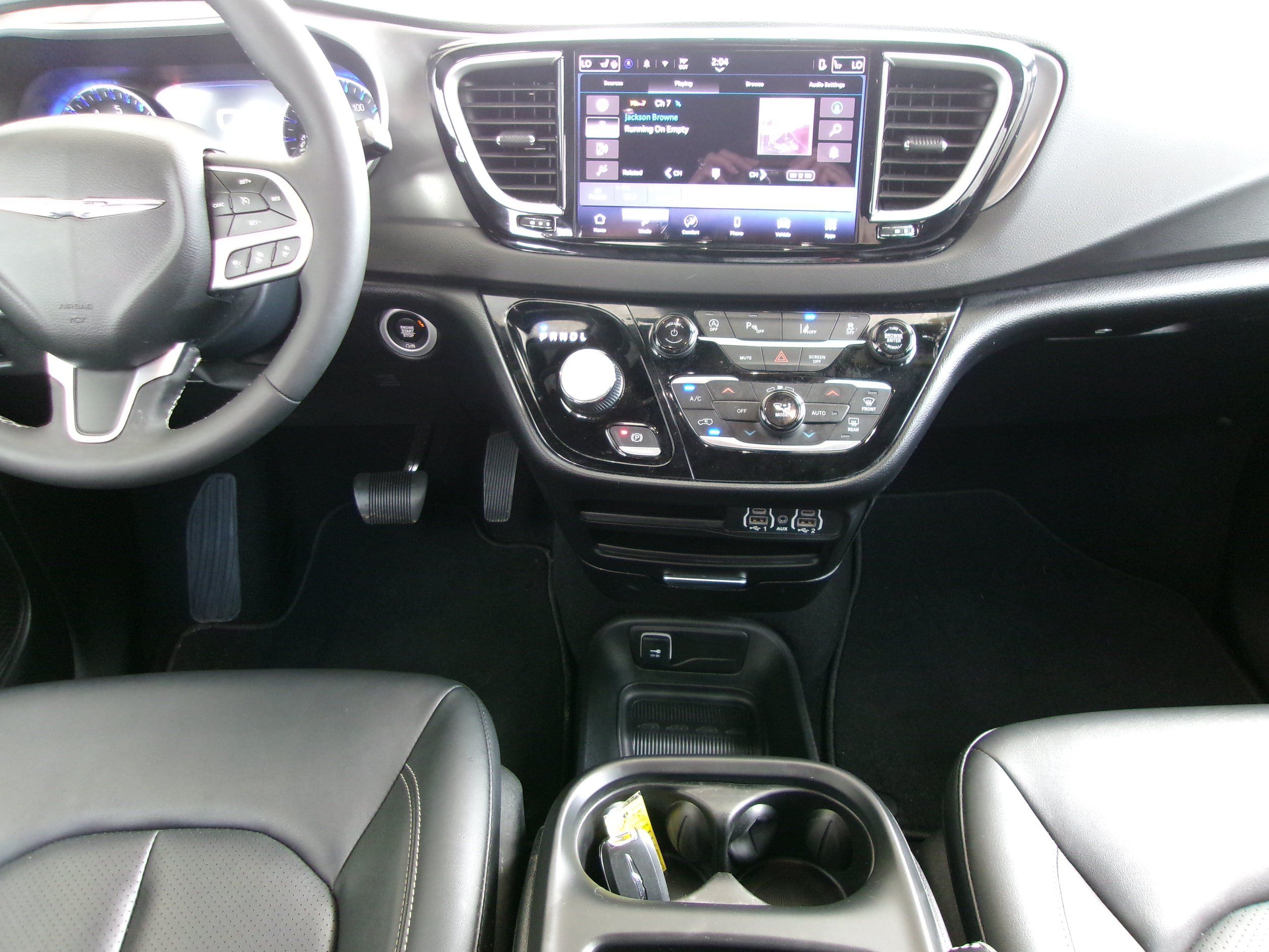 Used 2025 Chrysler Pacifica Select FWD image 14