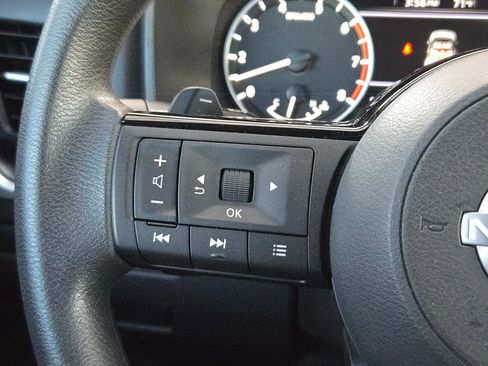 Used 2023 Nissan Rogue SV image 22