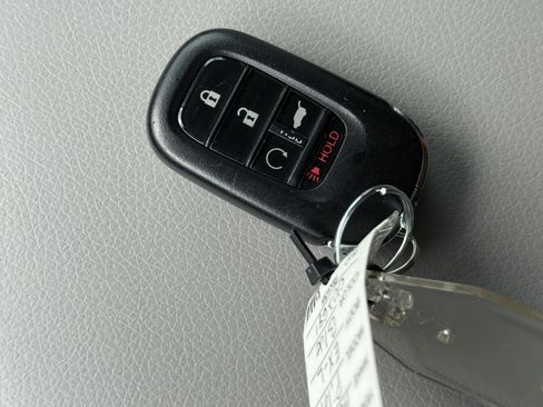 Used 2025 Honda Pilot EX-L image 35