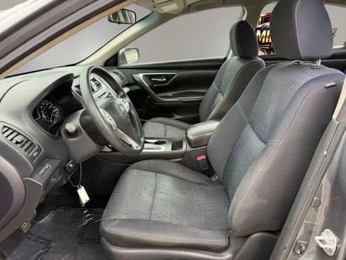 Used 2016 Nissan Altima 2.5 S w/ Power Driver Seat Package FWD image 2
