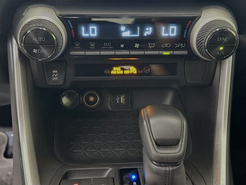 Used 2025 Toyota RAV4 LE AWD/4WD image 22