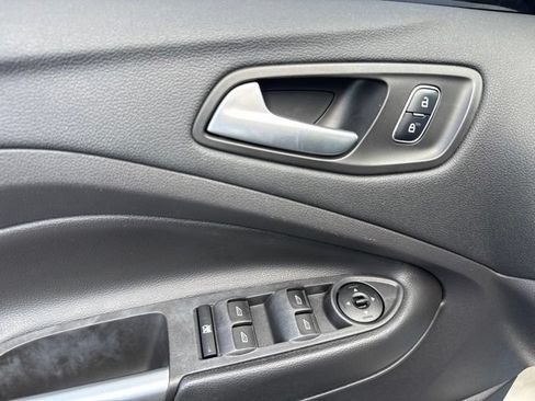 Used 2018 Ford Escape SE FWD image 40