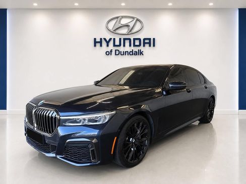 Used 2020 BMW 740i w/ M Sport Package RWD image 3