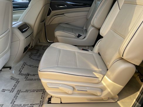Used 2023 Cadillac Escalade ESV Premium Luxury image 15
