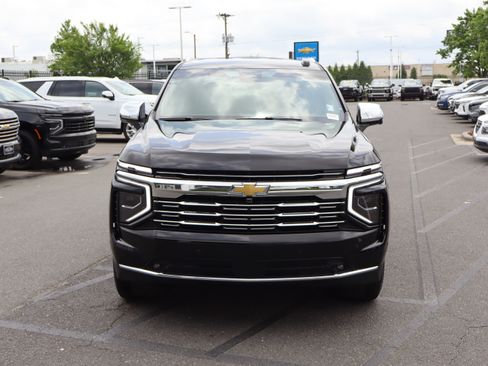 Used 2025 Chevrolet Tahoe Premier AWD/4WD image 3