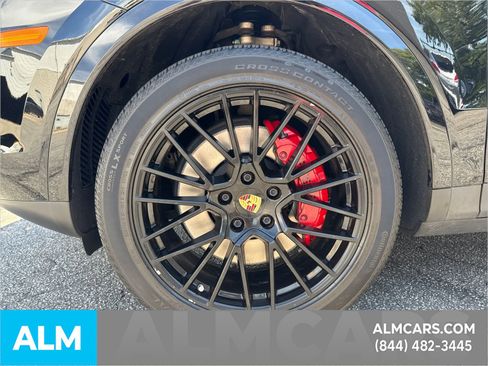 Used 2022 Porsche Cayenne S image 13