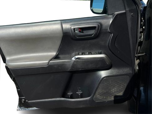 Used 2020 Toyota Tacoma SR5 AWD/4WD image 26