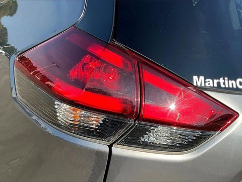 Used 2019 Nissan Rogue SV image 30