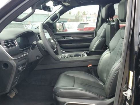 Used 2023 Jeep Wagoneer L 4WD w/ Premium Group I image 5