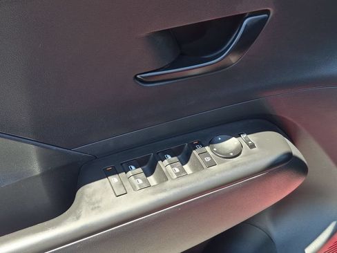 Used 2025 Hyundai Kona SEL FWD image 13