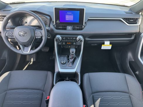 New 2025 Toyota RAV4 SE image 4