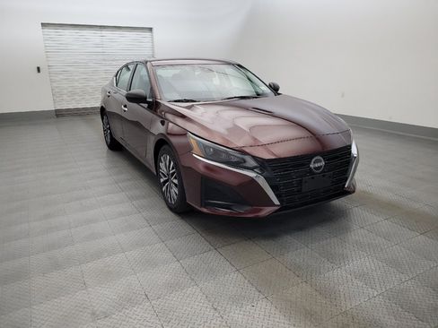 Used 2024 Nissan Altima 2.5 SV FWD image 13