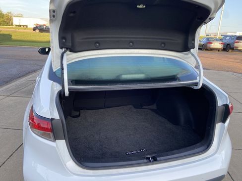 Used 2021 Toyota Corolla LE w/ Carpet Mat Package (TMS) FWD image 26