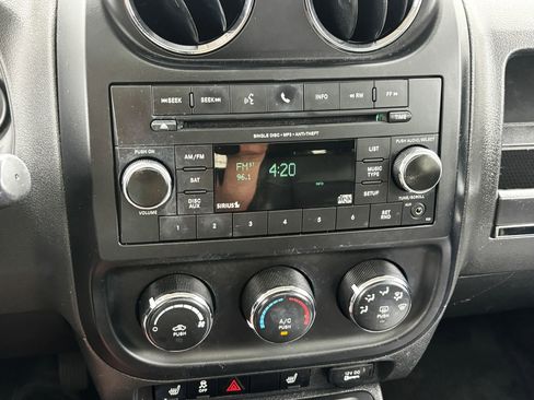 Used 2017 Jeep Patriot High Altitude AWD/4WD image 19