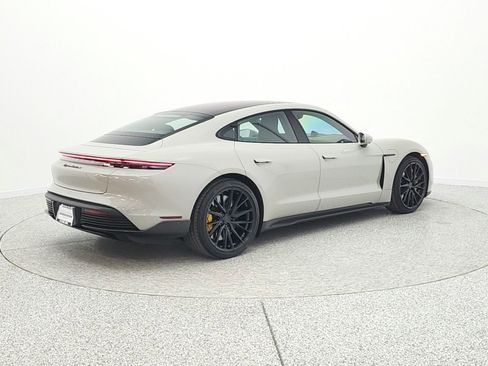 Used 2021 Porsche Taycan image 6