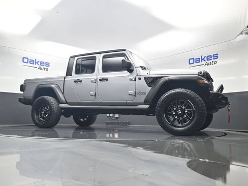 Used 2020 Jeep Gladiator Overland AWD/4WD image 40