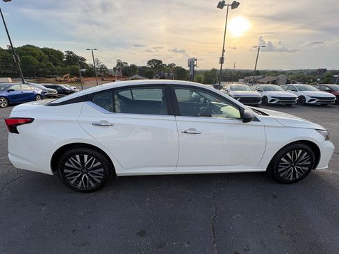 Used 2024 Nissan Altima 2.5 SV FWD image 4