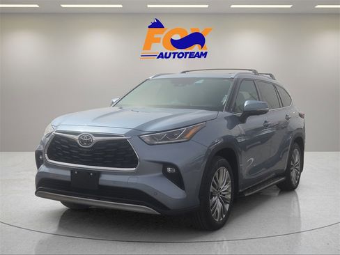 Used 2024 Toyota Highlander Platinum image 1