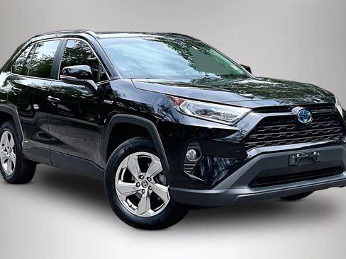 Used 2021 Toyota RAV4 XLE Premium AWD/4WD image 2
