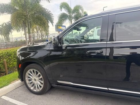 Used 2024 Cadillac Escalade ESV Premium Luxury w/ Performance Package AWD/4WD image 9