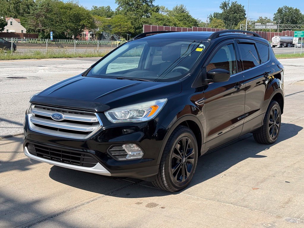 Used 2017 Ford Escape SE w/ Equipment Group 201A FWD image 1