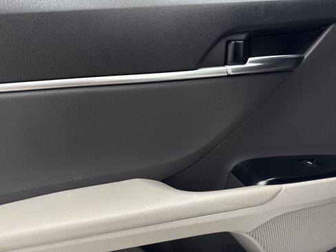 Used 2019 Toyota Camry LE FWD image 36