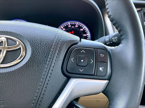 Used 2016 Toyota Highlander XLE image 21