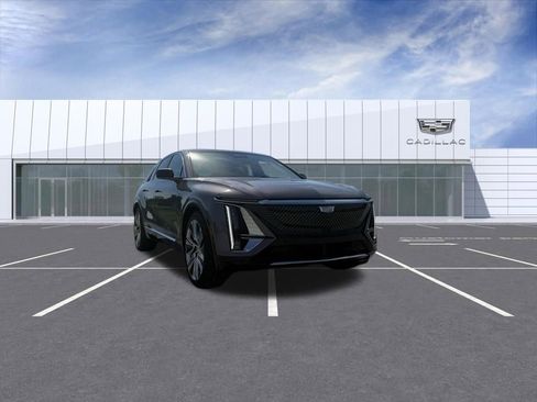 Used 2025 Cadillac Lyriq Luxury w/ LPO, Floor Liner Package AWD/4WD image 8