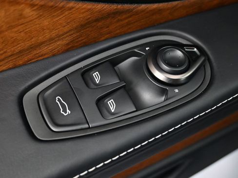 Used 2024 Aston Martin DB12 Coupe image 16