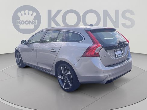 Used 2016 Volvo V60 T5 Platinum w/ Climate Package FWD image 4