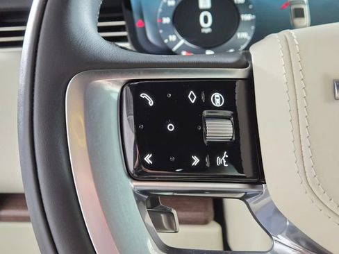 Used 2025 Land Rover Range Rover Long Wheelbase SE image 31