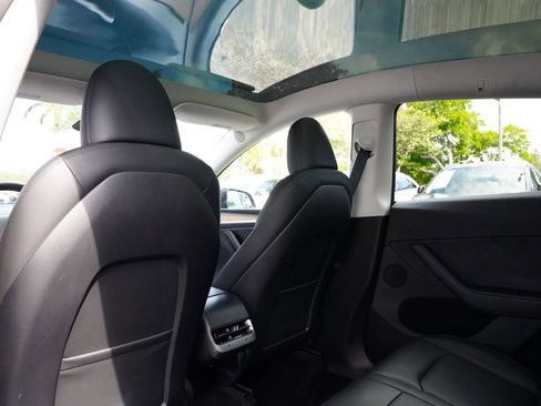 Used 2024 Tesla Model Y Long Range AWD/4WD image 18
