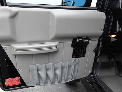 Used 2002 HUMMER H1 4-Door Wagon AWD/4WD image 13