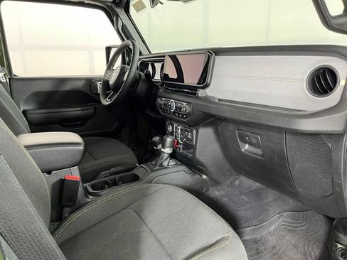 Used 2024 Jeep Wrangler Unlimited AWD/4WD image 44