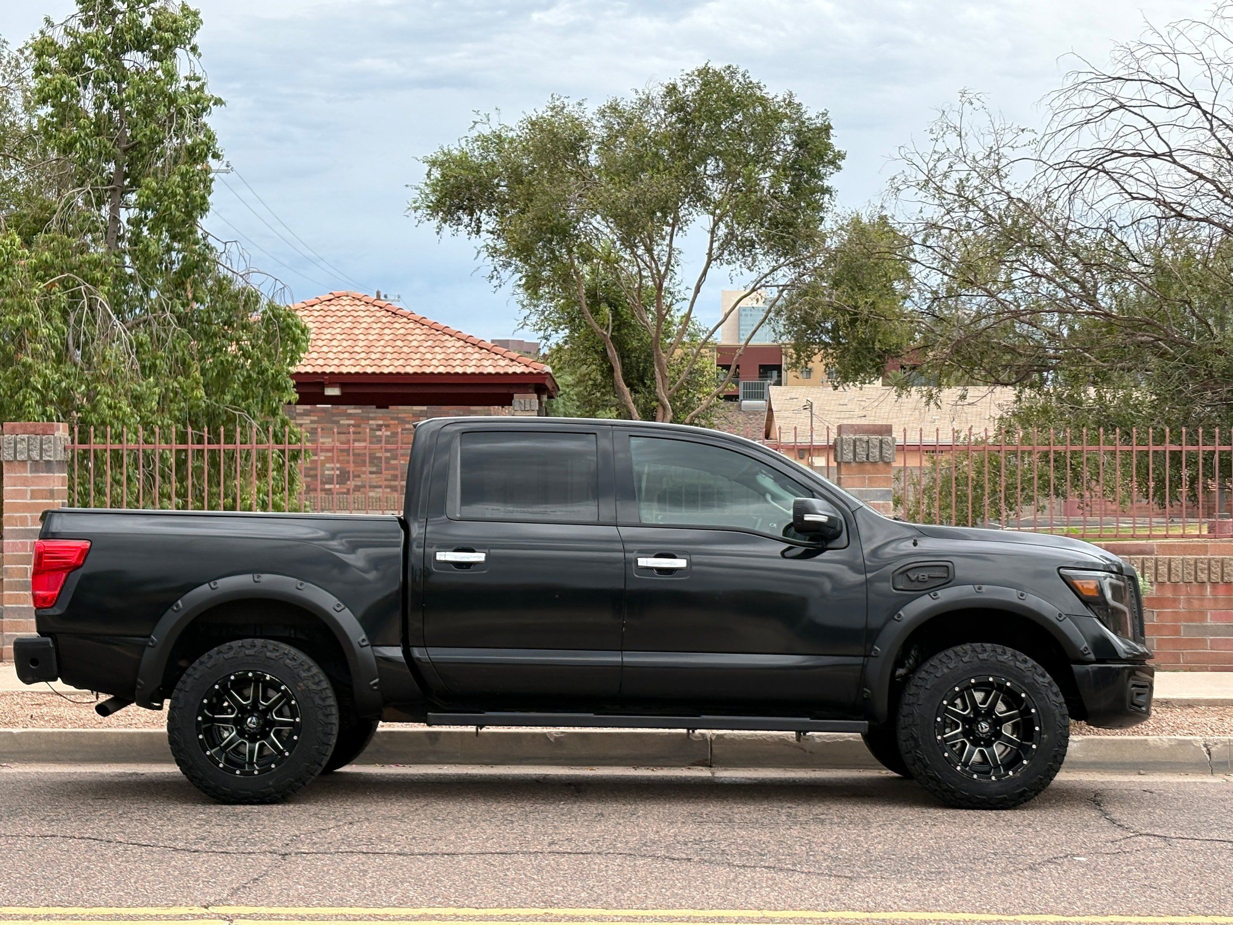 Used 2017 Nissan Titan SV RWD image 9