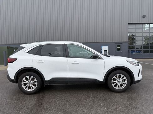 Used 2024 Ford Escape Active AWD/4WD image 2
