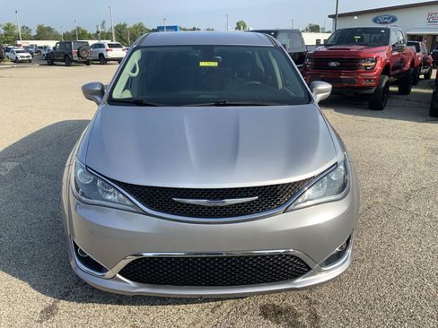 Used 2018 Chrysler Pacifica Touring Plus FWD image 3