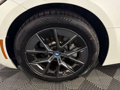 Used 2023 BMW i4 eDrive40 RWD image 11