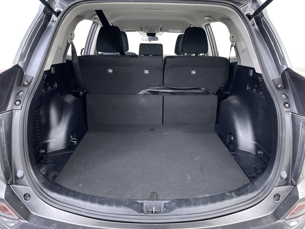 Used 2018 Toyota RAV4 LE w/ All Weather Liner Package AWD/4WD image 22