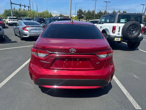 Used 2022 Toyota Corolla LE w/ Carpet Mat Package (TMS) FWD image 3