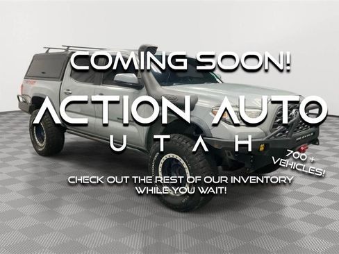 Used 2019 Toyota Tacoma TRD Off-Road image 1