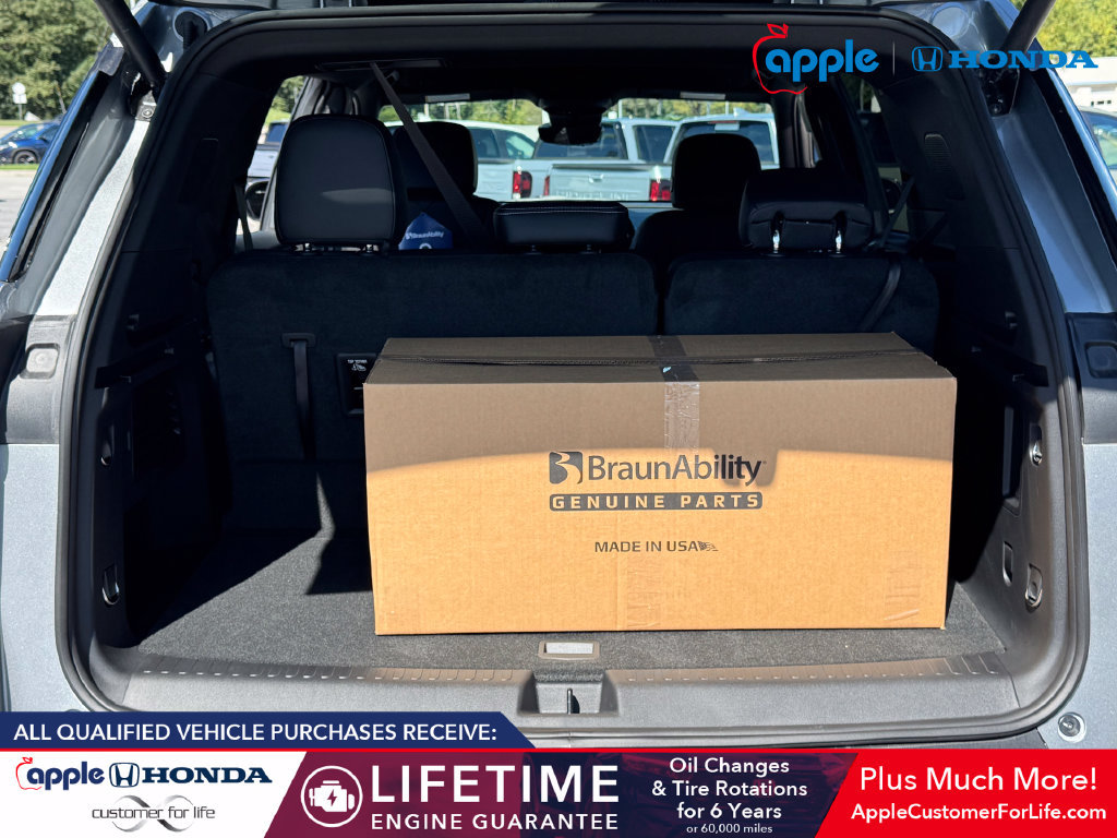 Used 2026 Chevrolet Traverse LT w/ Driver Confidence Package FWD image 20