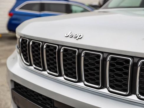 Used 2023 Jeep Grand Cherokee L Laredo w/ Trailer Tow Group (B) AWD/4WD image 11