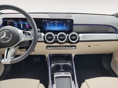 Certified 2025 Mercedes-Benz GLB 250 4MATIC image 11