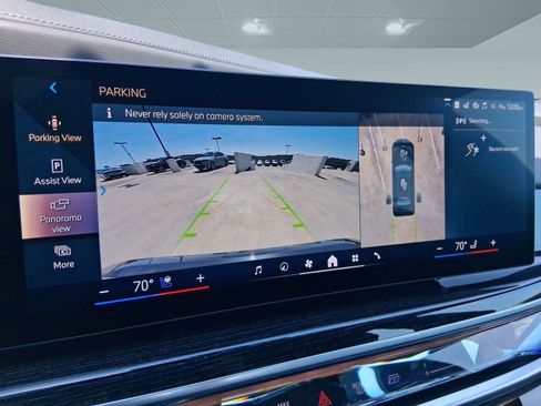 New 2026 BMW 750e xDrive w/ Premium Package image 24