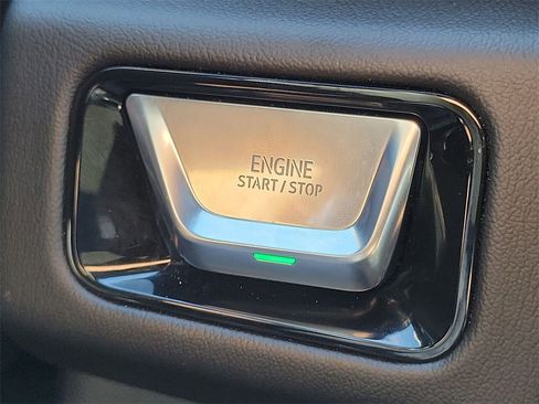 Used 2025 GMC Yukon XL Denali w/ Sun & Power Step Package image 17