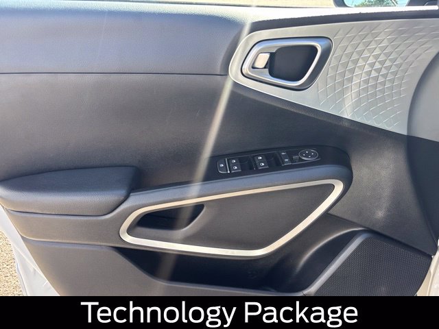 Used 2022 Kia Soul LX w/ Technology Package FWD image 16